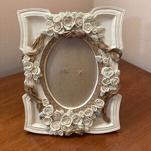 Vintage Oval Picture Frame White Roses